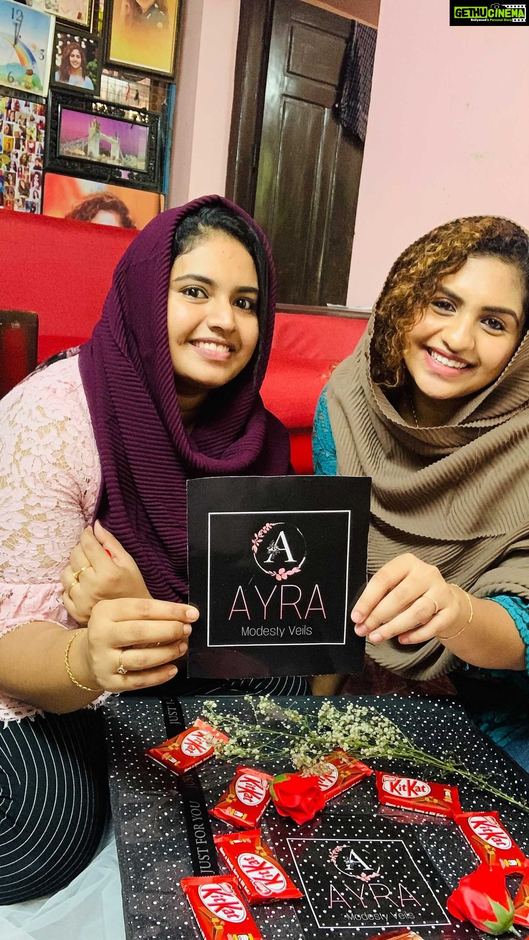 Noorin Shereef Instagram - Thank you @dilna.khanajmal .this gift for (naznoor) @nazerin_nechu and me from @ayra_modesty_veils means alot. Soft and comfy hijabs filled with love and chocolates🤩