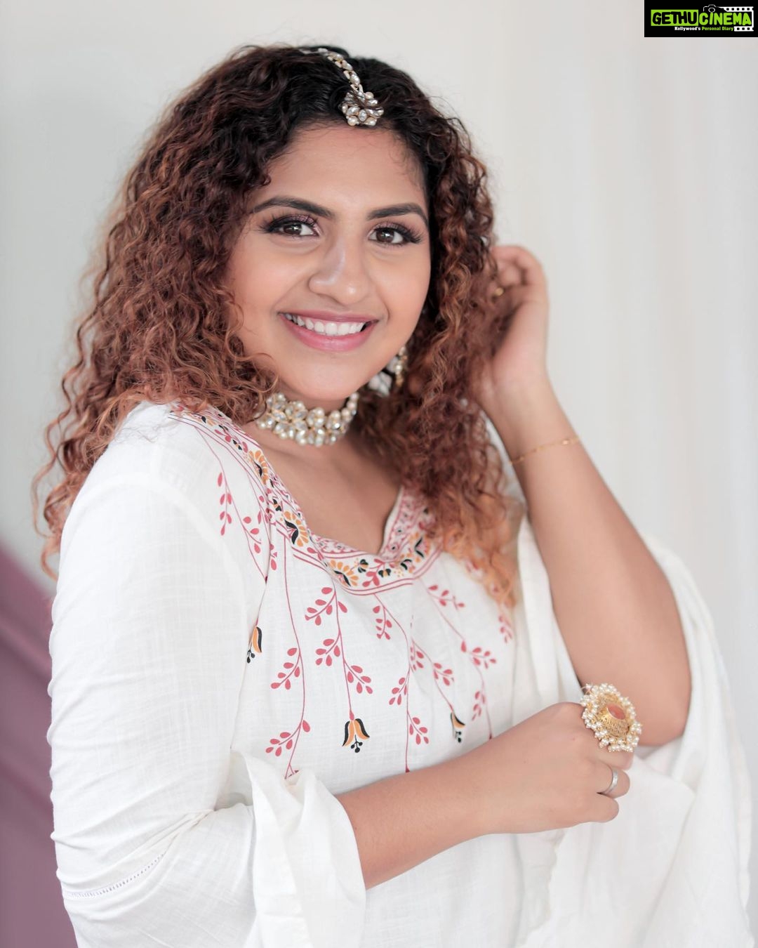 Noorin Shereef Instagram - Happiness will never come to those who fail to appreciate the blessings they already have. Say Alhamdulillah every moment of life. Pc @srj_hashtag