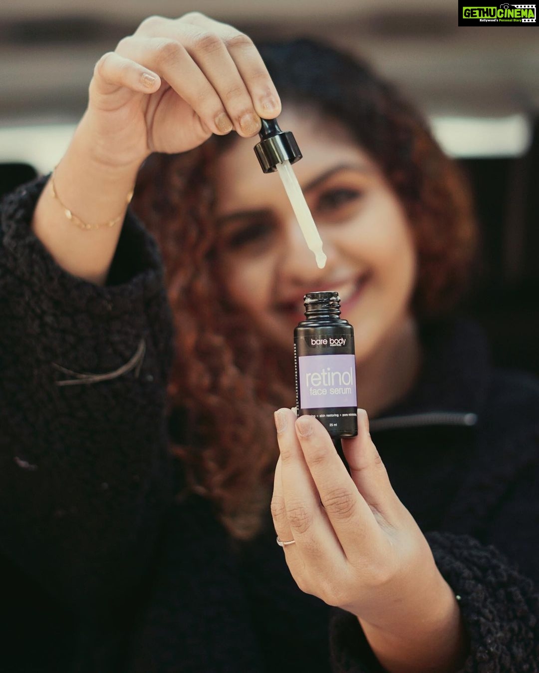 Noorin Shereef Instagram - Readying my skin with the @barebodyofficial Retinol serum! I love the texture and how smoothly it falls on my skin. My go-to serum for all the reversal & repair my skin needs. They have launched 3 gorgeous #GetSetGlow serums- check them out today at www.barebody.in! π