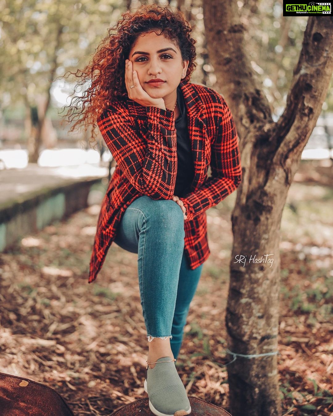 Noorin Shereef Instagram - When you know the truth and listening to their fairy lies🙊 Photography @srj_hashtag