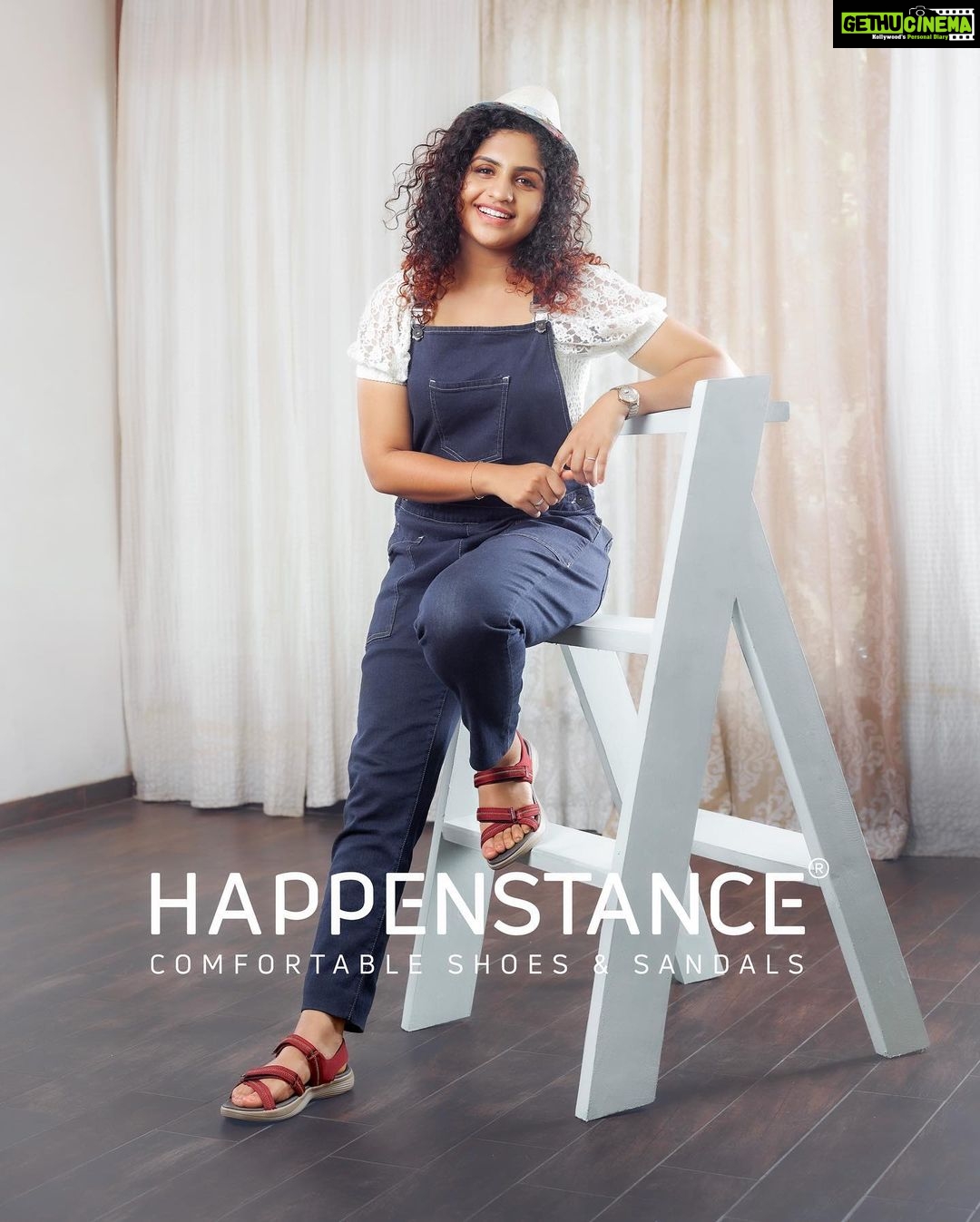 Noorin Shereef Instagram - Step up your holiday looks with the strappy Max sandals from * @happenstanceofficial *. And it's all about Comfort, Comfort and Extreme Comfort! Start the experience at: happenstance.com Agency : @firewoodcreatives Happenstance Brand Manager : @manu_jain_jozef Photography : @jinsabraham Styled by : @jishadshamsudeen MUA : @jeenastudio #happenstance #comfort #noorin #collab