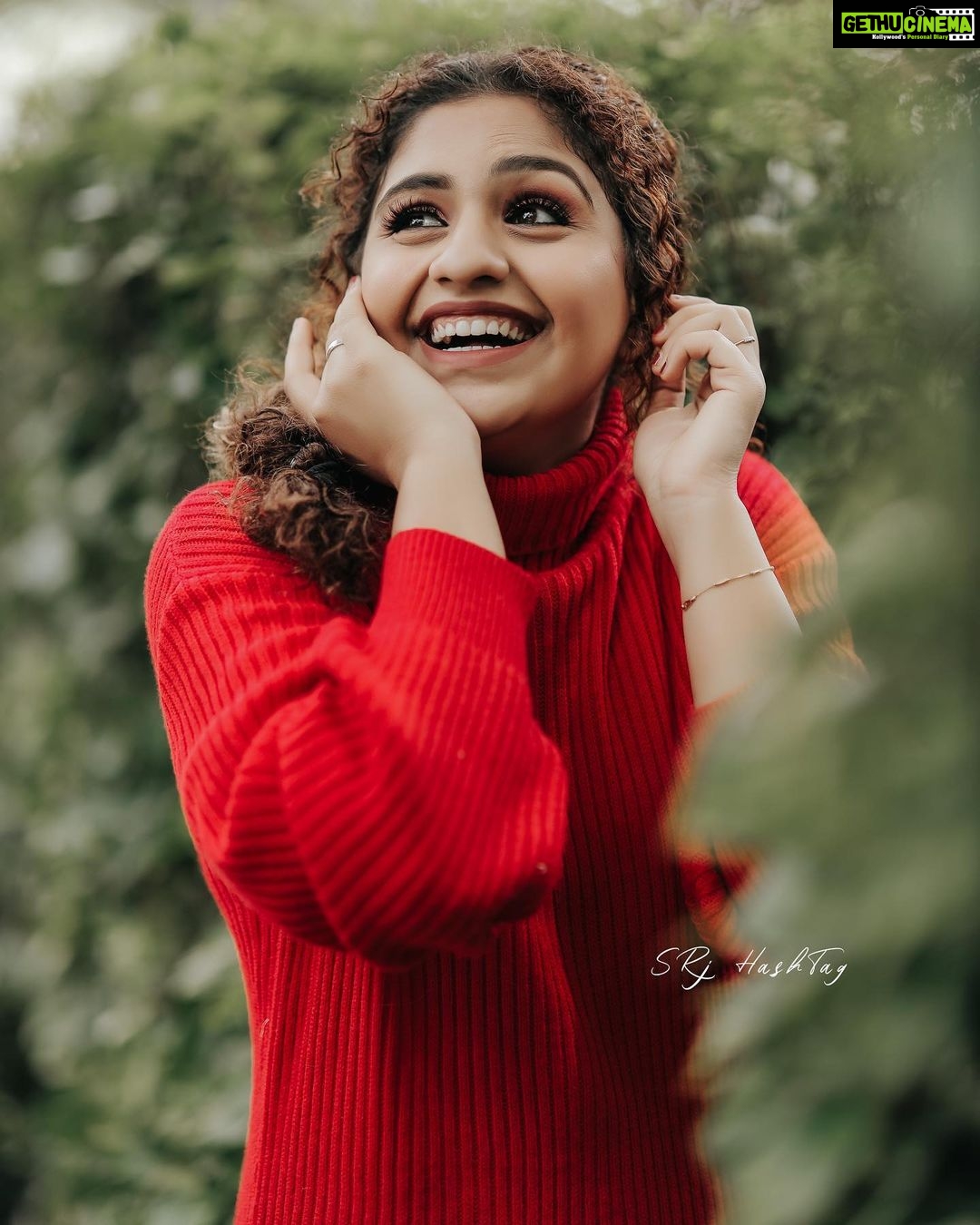 Noorin Shereef Instagram - Happiness๐น Something special to tell you all๐๐ป๐๐ป๐๐ป๐๐ป Pc @srj_hashtag Retouch @vishnukumarkrishna India