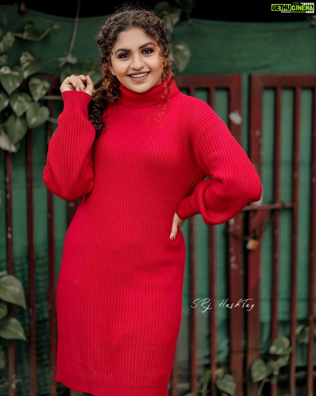 Noorin Shereef Instagram - I can fall, break into peices , end to dead, stil i can shine like a daimond🌹 Pc @srj_hashtag Retouch @vishnukumarkrishna #noorin #noorinshereef #presettones #ipl #red #redlove #redinstagram