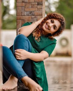 Noorin Shereef Instagram - The best curve a woman can ever have is Smile✨👑

Wearing @zara @zaraindiaofficial 
Collect your fav clothings at  a beautiful offerss!!!!!
📸 @srj_hashtag 
Retouch @vishnukumarkrishna 

#zara  #zarawoman #zarasale #noorin #noorinshereef #srj