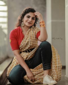 Noorin Shereef Instagram - I like to look at your eyes aemnd stare forever ———— falling in love to my hustle times😘
Wearing @ajiolife 
Clicks @srj_hashtag 
Retouch @aneesh_perunguzhi 
Media partner @famepays 
Location @jajisgroup 

#outfits #fashion #style #ootd #photography #goldenhour #styleblogger #styleinspo #influencer #inspirationtattoostudio