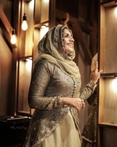 Noorin Shereef Instagram - Fall back to your blessings♥️

Eid mubarak ✨✨✨
Wearing @naznoor.official 
Pc @srj_hashtag