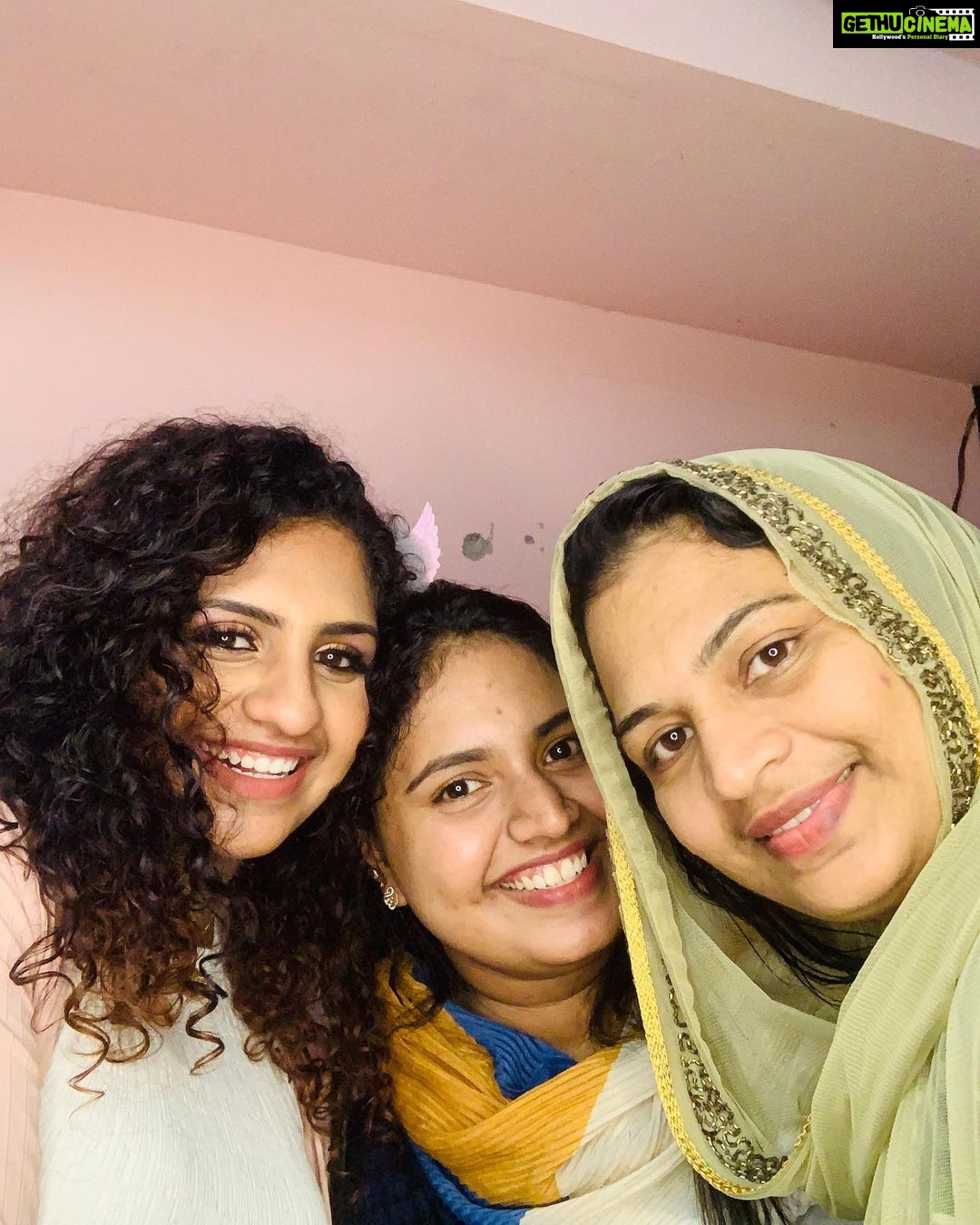 Noorin Shereef Instagram - Happy mothers day to two wonderful moms♥️✨ in our home @haseena_hasi_ @nazerin_nechu