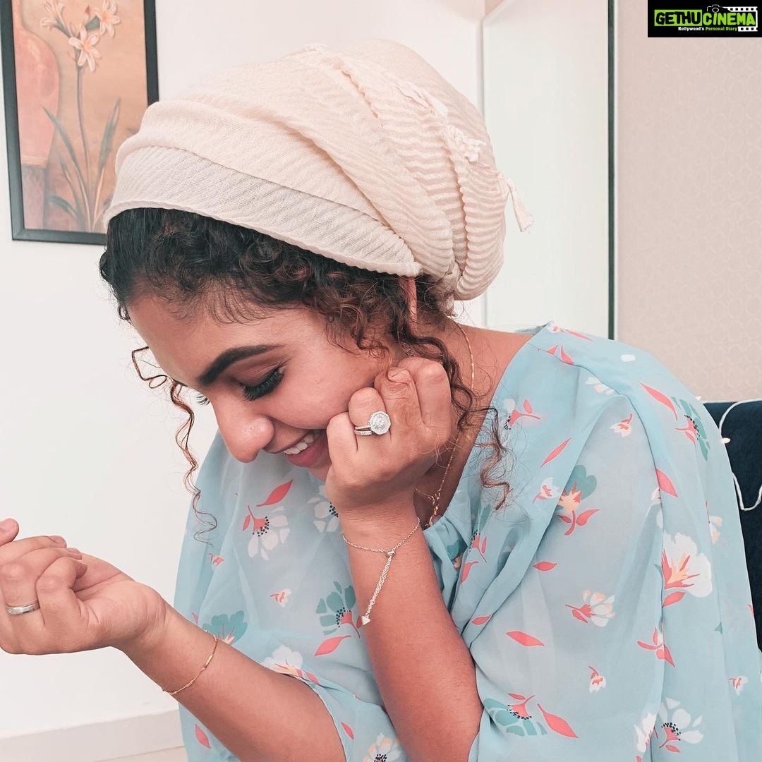 Noorin Shereef Instagram - Trying some turban styles. Shld i make a tutorials on a non hijabi girl showing ideas for hijabtrails?? Let me know from the comment section