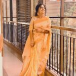 Noorin Shereef Instagram - Happy vishu all #stayhome #staysafe for our community and for our loved ones Note- can you guys image this saree was trapped in just using a needle and thread , no safety pins were used becos i forget to take them and thankful to ummi @haseena_hasi_ for giving this final outcome😬