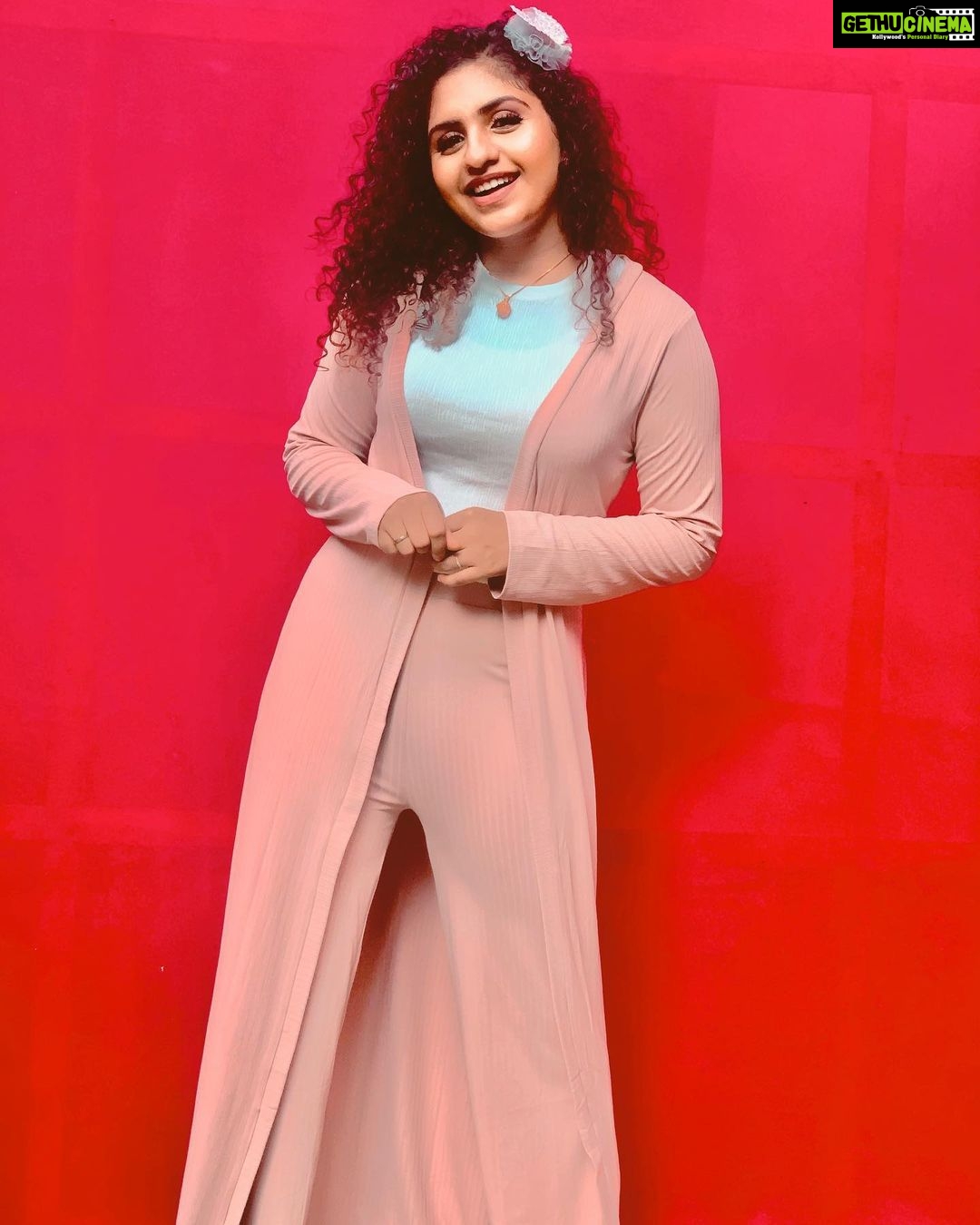 Noorin Shereef Instagram - And its all about being a @sheinofficial girl♥️😈 @shein_in Use my code 1Noorin10 for extra 10% discount for every shein purchases Pc @nazerin_nechu #shein #sheinofficial #sheingals