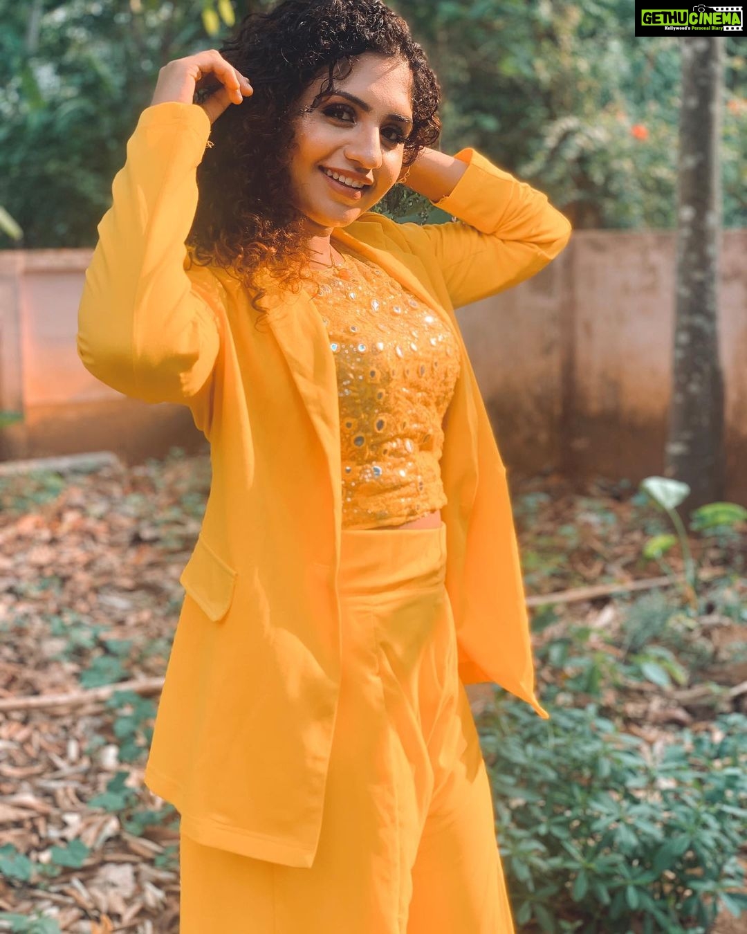 Noorin Shereef Instagram - Thank you @haseena_hasi_ ummi♥️ for designing this yellow indi-westo suit for me on my birthday♥️♥️♥️♥️ swipe Picture credit to @nazerin_nechu