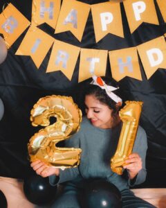 Noorin Shereef Instagram - Happy birthday to me!!!!!! 21 beautiful years. I knw the current situation happening around all of us , so i m making sure to celebrate my birthday alone at home  and so glad to recive all your wishes. :
-
Nachu ,  @nazerin_nechu thank you so so much for helping me to make this picture happnd. All i want for my this birthday was a picture of mine  holding those 21s. Was scared on the lockdown , but i knw a sister is the second mother. You helped from  the started to taking this picture

Thank you each and everyone who came across to me for all these years.  And i know i should me pretty much responsible not to make mistakes again, last year was the best . I met so many people  got true bonds of friendship, started new dimension for the future goals, had heartbreaks and loses, got back my childhood favs studied a lot about temporary and permanent , learned to selfcare , to be strong , potential and to fight back. Blessed ( allah♥️) stepping into next chapter of ma life. Lot more to do . And alhamdulillah for what all happened to me ♥️