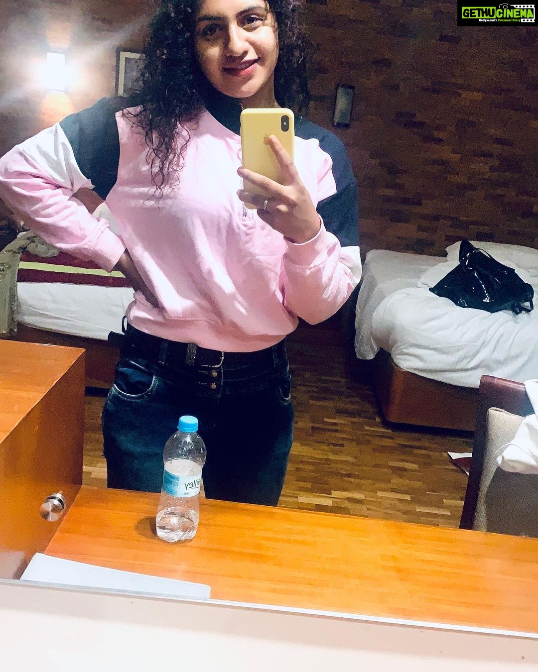 Noorin Shereef Instagram - Those good morning selfies ♥️♥️