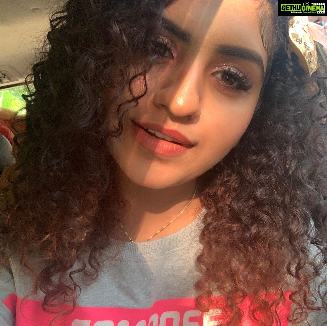 Noorin Shereef Instagram - Half way to the sunshine✨ Selfmakeupobsession