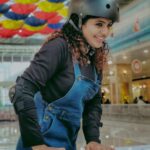 Noorin Shereef Instagram - Icesketing learning sessions🥶🥶 📸 @sanif_uc_gram LuLu International Shopping Mall