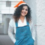 Noorin Shereef Instagram – 🎄🎄MERRY CHRISTMAS ♥️🎄
Jingle jingle bells🎉
Singles are the best🤩

Photocredit @arun_sathyan_n Calicut, India