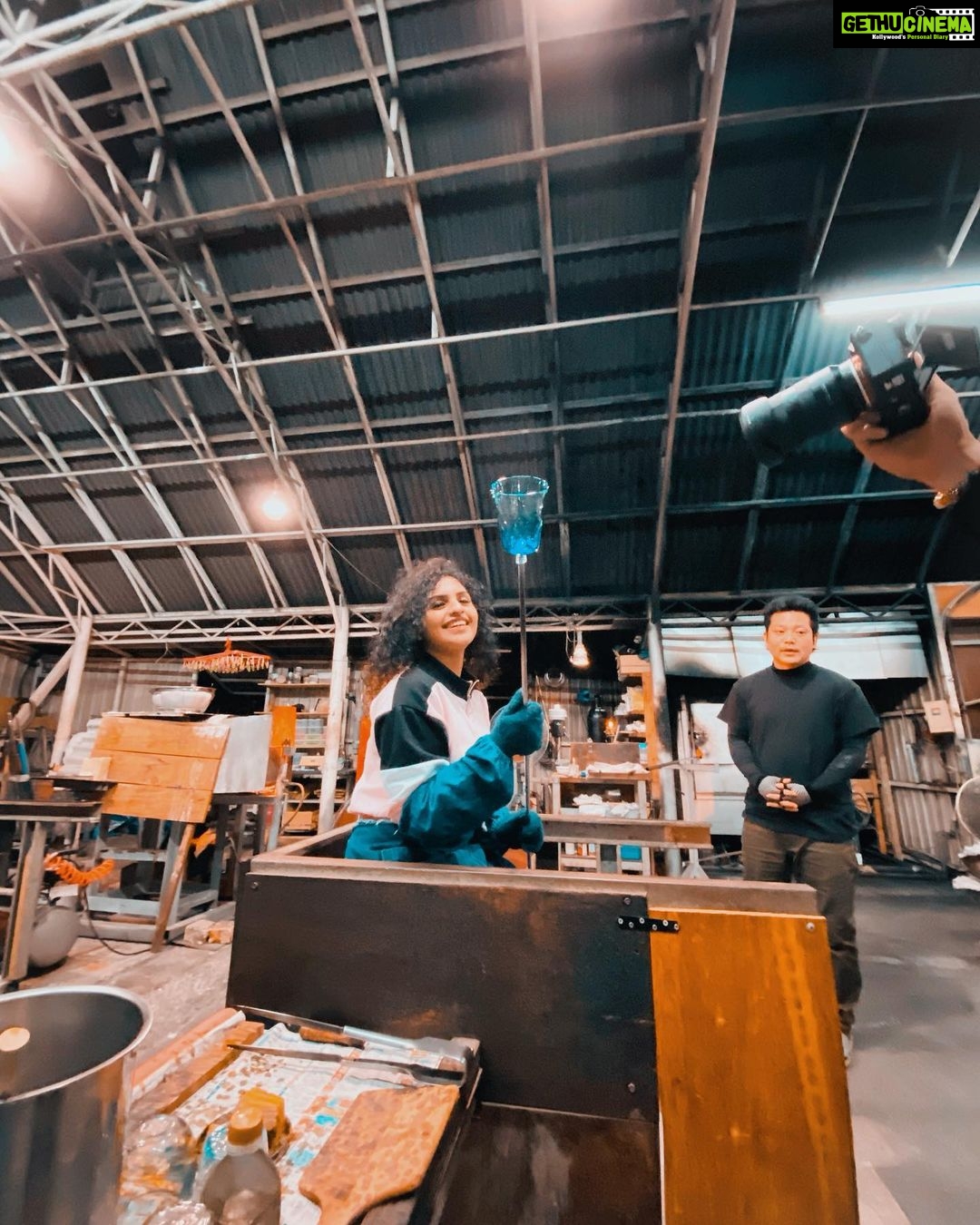 Noorin Shereef Instagram - Yaaay i made glass myself😍🤩 Selfblowing glasses that you can make Your fav colored glass From okinawa glass factory オリエンタルホテル 沖縄リゾート&スパ