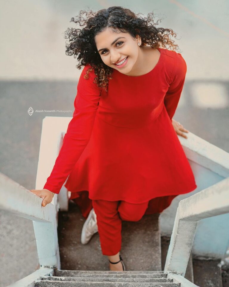 Noorin Shereef Instagram - This is going to be the last pic with this red dress from @_big_zero__ 📸 @akash_vasanth_photography