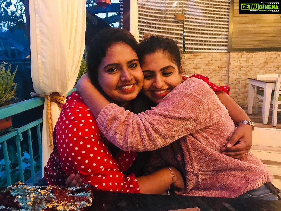 Noorin Shereef Instagram - I love you ♥️ Having elder sister is always a blessing.tag your sisters and make them special💛 @nazerin_nechu