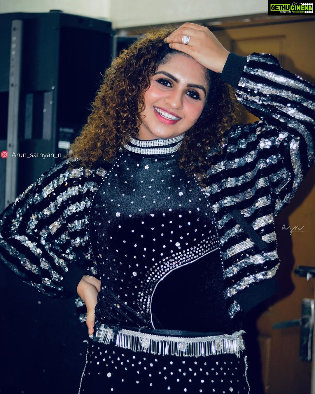Noorin Shereef Instagram - Rock the partybaby🤪 Dance time Designed by @haseena_hasi_