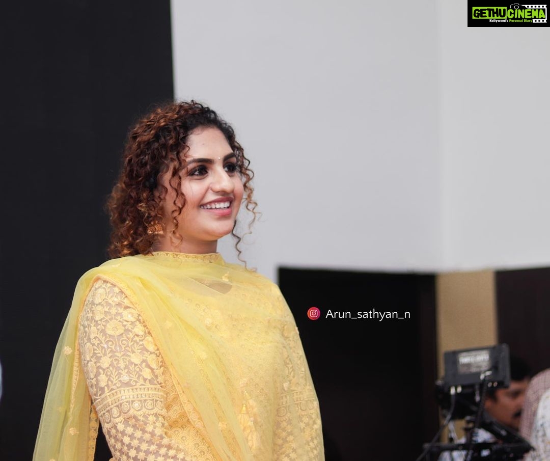 Noorin Shereef Instagram - Comment some captions for me🤠📸 @arun_sathyan_n Wearing @ladies_planet_