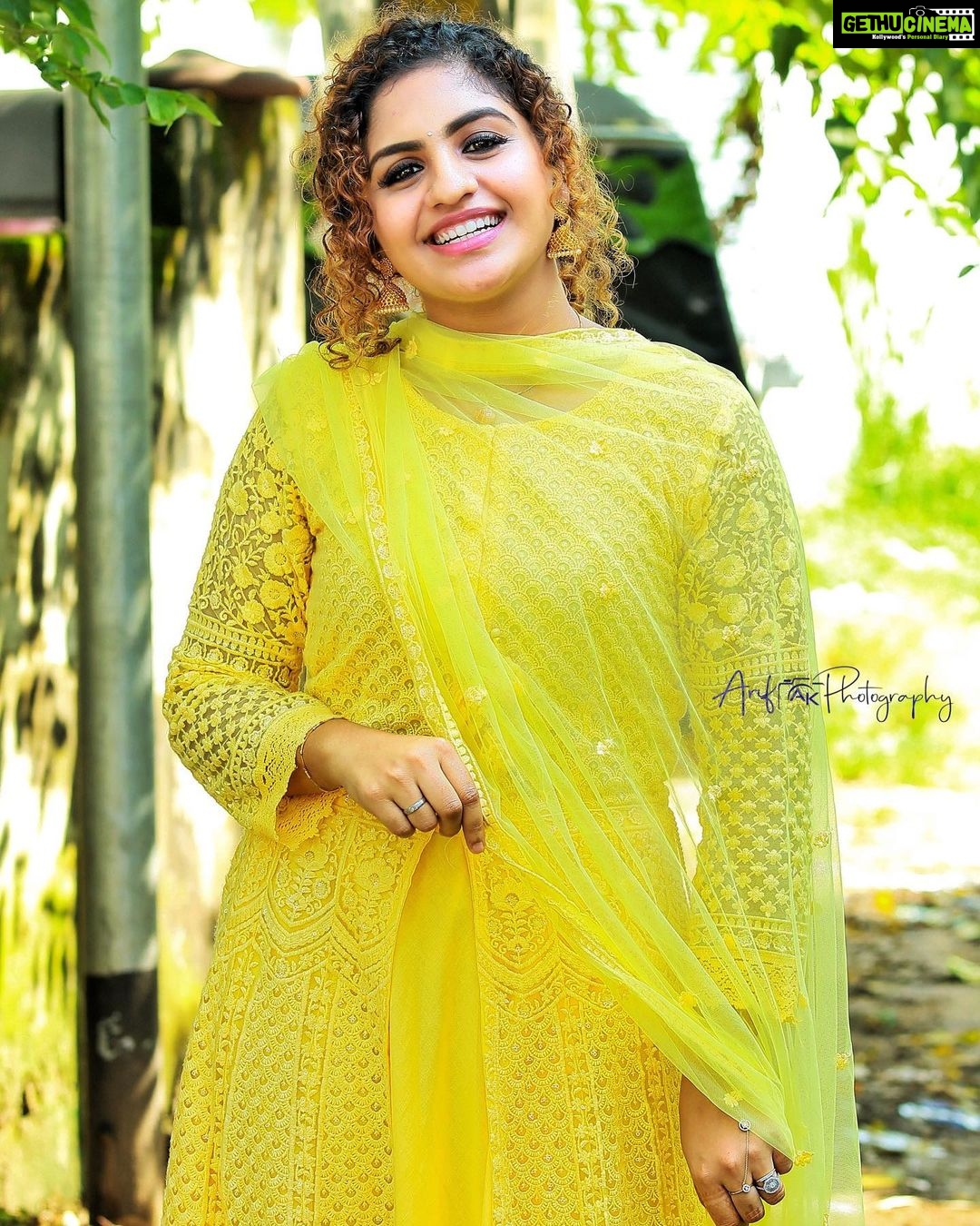 Noorin Shereef Instagram - 📸 @arif_ak_photography Earings @kajal_jewellery