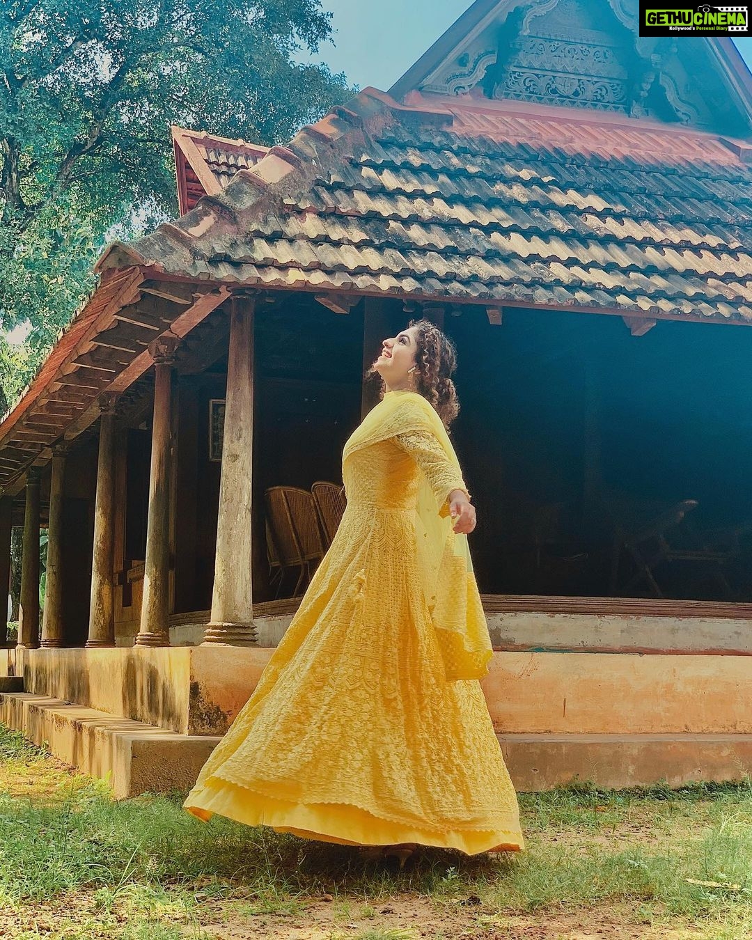 Noorin Shereef Instagram - Some yellow favs🙈💛 Wearing @ladies_planet_ India