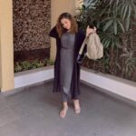 Noorin Shereef Instagram - Those bag too weight much , still balanced to give a pose🤭