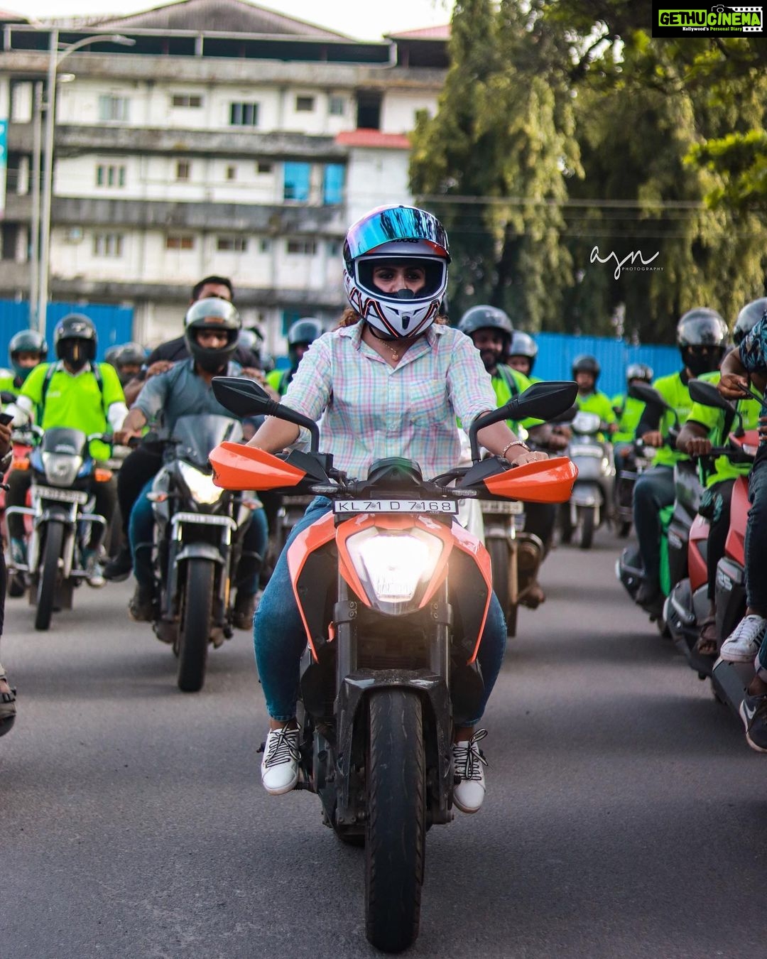 Noorin Shereef Instagram - Between the @ubereats kozhikode launch. Get your fav dishes just in one touch. Happy to be in uber fam♥️ Pc @arun_sathyan_n