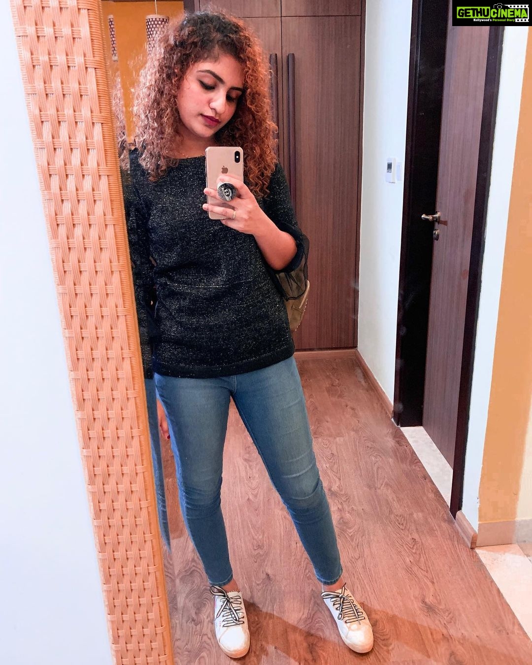 Noorin Shereef Instagram - Thankyou boss♥️😉 Posting a mirror selfie after a long time