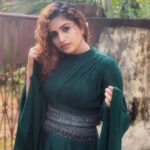 Noorin Shereef Instagram - She lacks confidence, she craves admiration insatiably. She lives on the reflections of herself in the eyes of others. She does not dare to be herself.-anais nin Wearing @ladies_planet_ #ladiesplanetperindalmanna #ladiesplanetxnoorin #greenoutfitideas