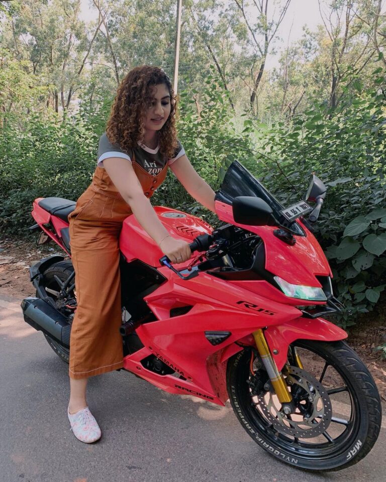Noorin Shereef Instagram - Vroom vroom vroom🏍 With @pinky_vr1_malappuram ‘s. Bae🏍♥️ I was travelling from calicut to home suddenly saw a lady boss waiting her owner on side by road.i suddenly asked him” can i go for a ride with her?” And he gave a bigggggg YES 🥰🥰🥰. Thanks @pinky_vr1_malappuram and @the_solo_vibe_rider Calicut, India