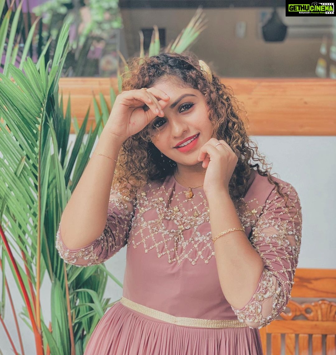 Noorin Shereef Instagram - I love you ,i never loved anyone more than you,but still i love my self more....🥀🥀🥀 @ladies_planet_