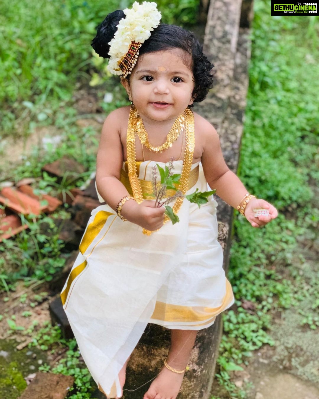 Noorin Shereef Instagram - HAPPY ONAM 🌼🌸❤️ @nazmin_naznoor_