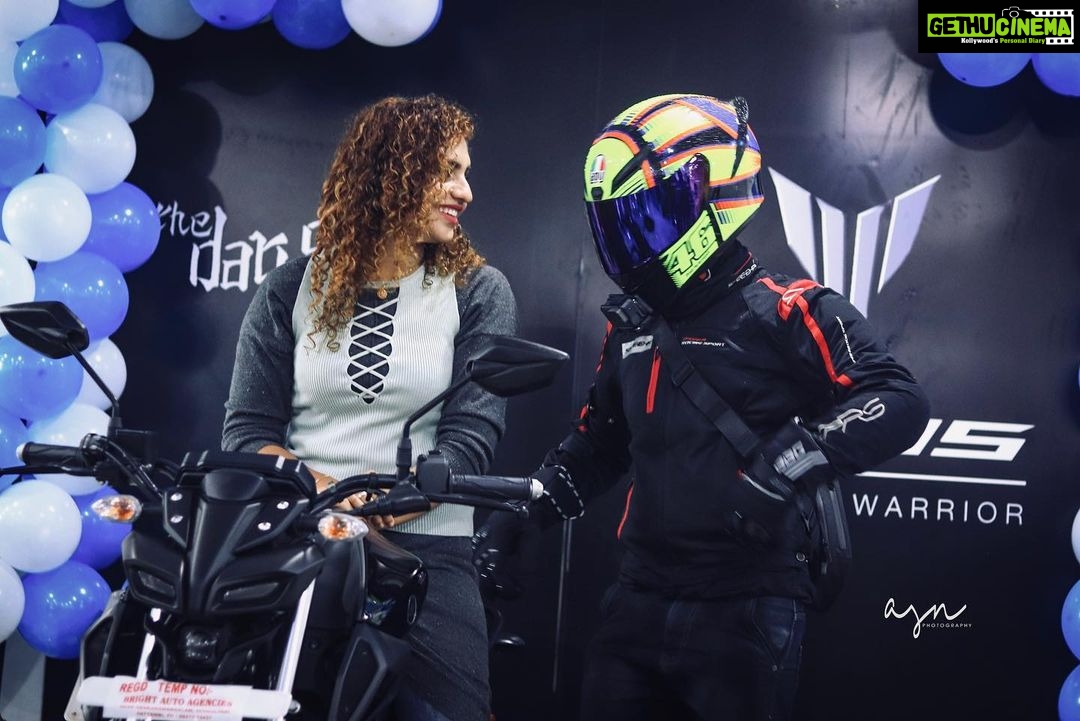 Noorin Shereef Instagram - A new motomate yamaha mt 15 @arunsmoki @brightyamaha 📸 @arun_sathyan_n