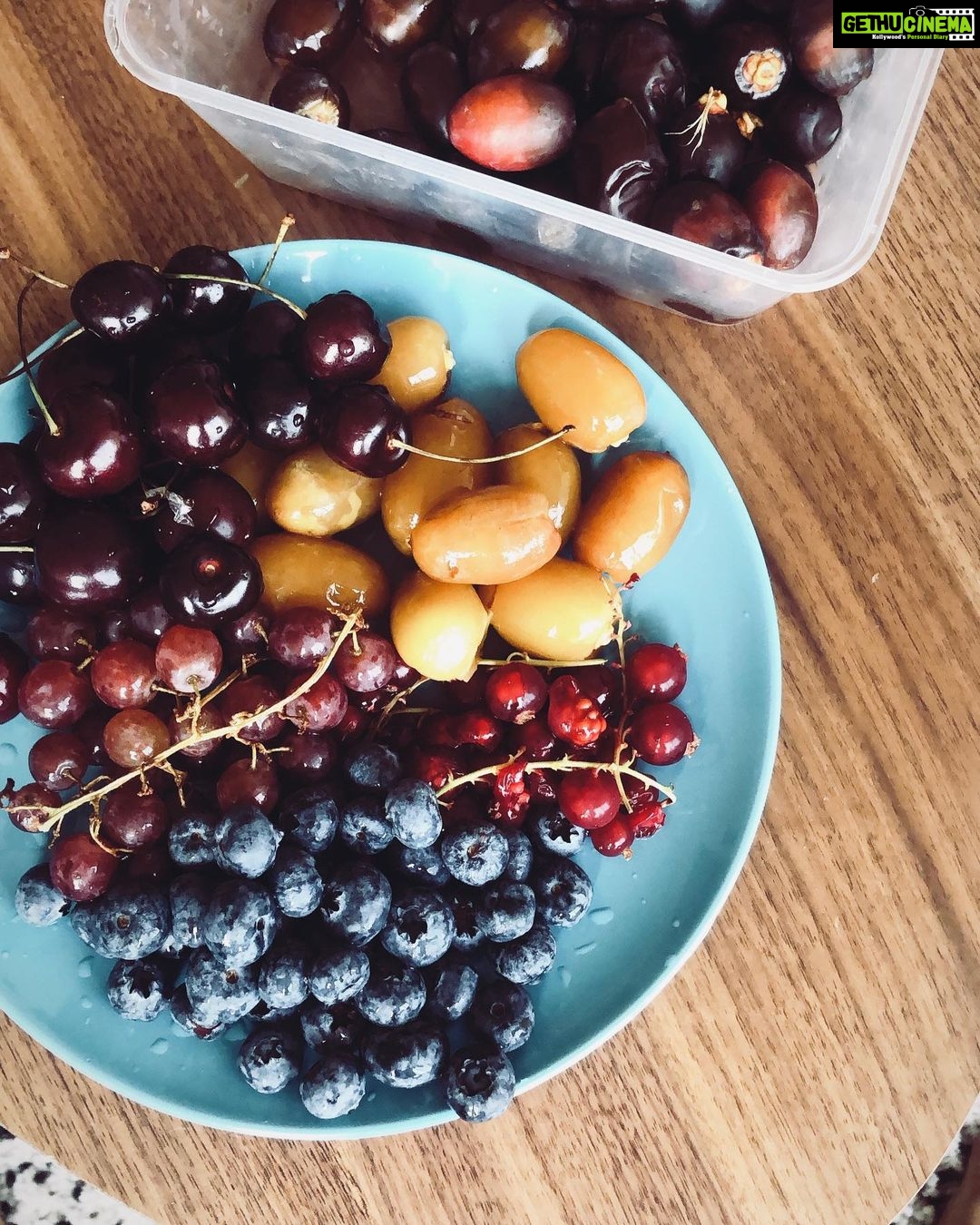 Noorin Shereef Instagram - Be healthy , be fruity🍒