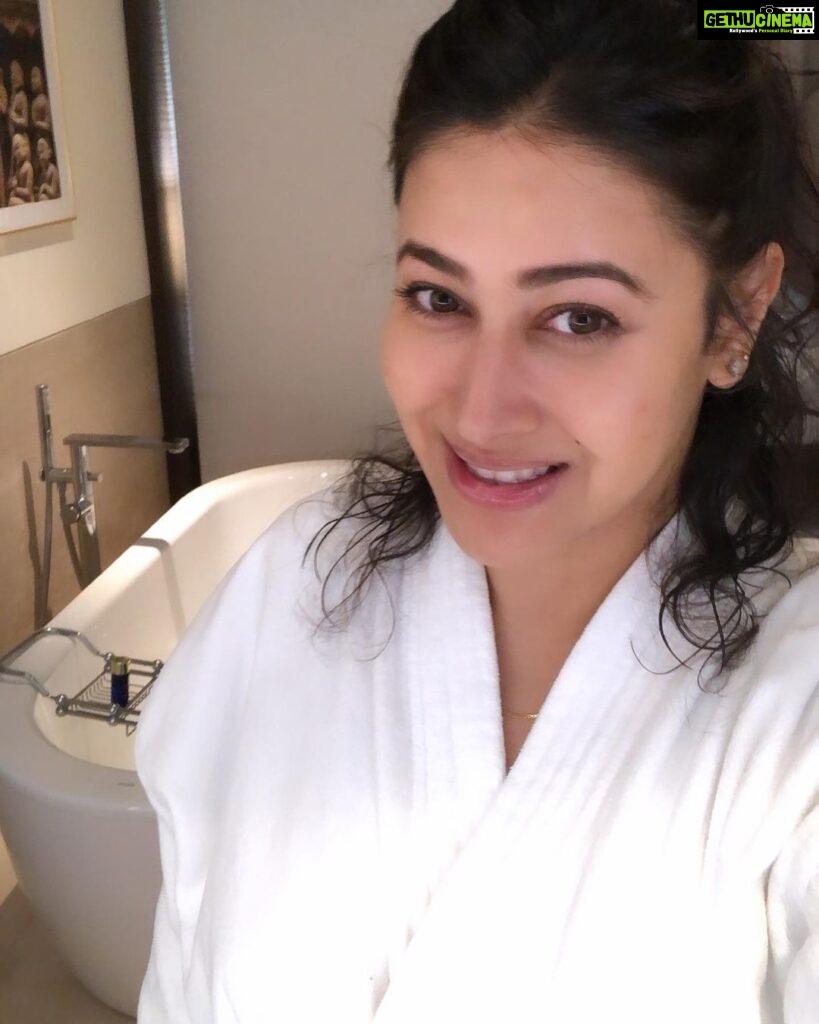 Panchi Bora Instagram - Bathroom selfie and yoga time! The Oberoi, New Delhi