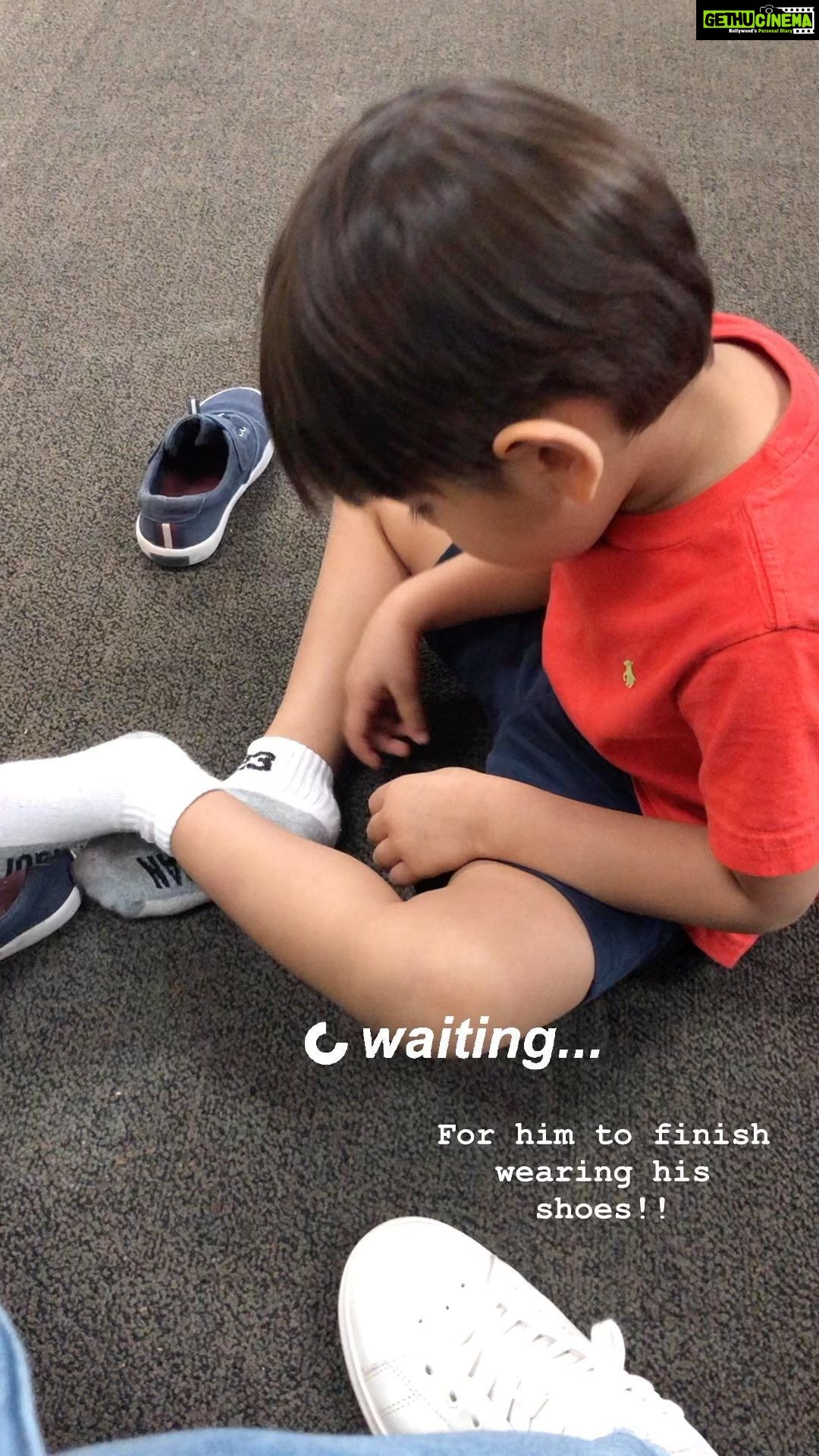 Panchi Bora Instagram - Lesson we learn: patience. Independent kids don’t like to be helped 🤷🏻♀️