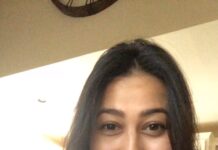Panchi Bora Instagram - Happiness is the best make up! And I guess credit goes to Yoga 🧘🏻‍♀️ and my awesome family!! #blessed #nofilter
