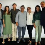 Parvathy Instagram - Pinching myself, still! What a dream team ♥️ #mynext @aniruddhatony #avikmukhopadhyay @wizfilms.in @virafsarkari @pankajtripathi @sanjanasanghi96 @jaya.ahsan @pareshpahuja @maheshramanatha @shyam_sunder_official @kaymediaofficial @kvn.productions #IndraniMukherjee #opuscommunications