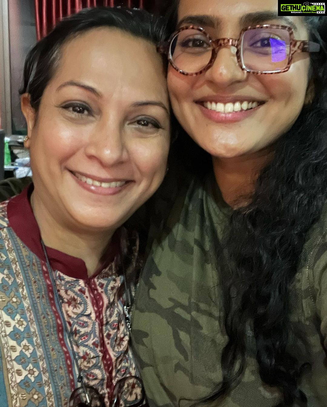 Parvathy Instagram - An observer. A Witness. A mirror. @aniruddhatony and Ritesh ji, thank you for inviting me to embody MK. @pankajtripathi for being the absolute best co-actor ever, @sanjanasanghi96 @pareshpahuja @jaya.ahsan #dilipshankar for being amazing laikari partners! @virafsarkari #indrani for making sure I’m so well taken care of so I can be my best. Avik da and his team for effortlessly capturing the magic. To each and every department on this set, you’re kindness and efficiency helped me immensely. 🪬🌻