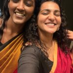 Parvathy Instagram - Saree-ndipitous meeting with this queen! @seemahari like whaaa.. jusss.. happened?! Universes doing me a solid here 💃🏽