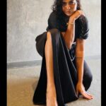Parvathy Instagram - @par_vathy looking stunning in our black skirt set 🖤✨ Styled by @diyaaa_john 📸 @pearlemaany #parvathythiruvothu #skirtset #skirtcoords #patterns #prints #polkadots #skirt #rouchedskirt #shirt #insatgram #instagood #instalike #instadaily #explorepage #saltstudio #black #blackandwhite #bestboutiqueinkochi