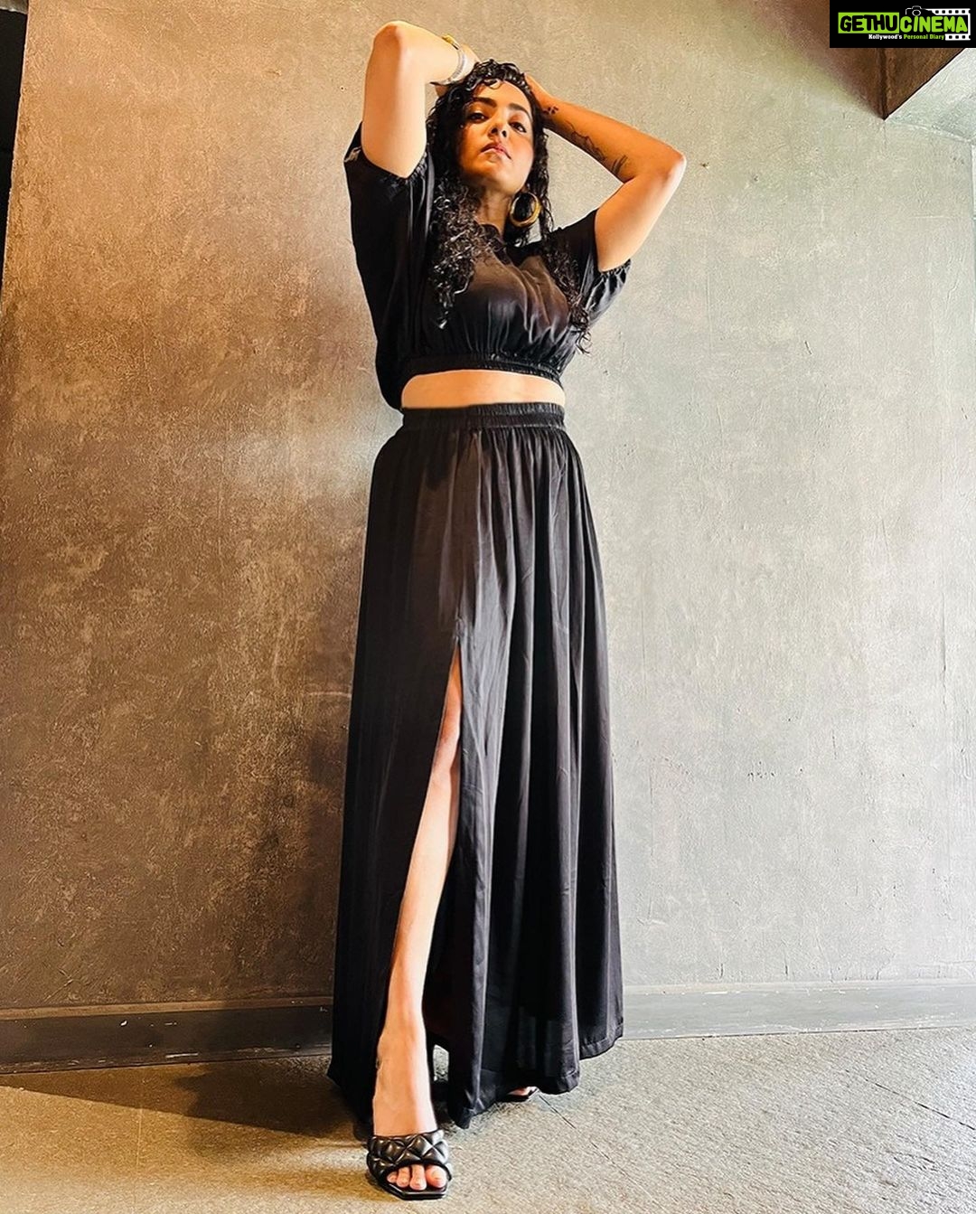 Parvathy Instagram - @par_vathy looking stunning in our black skirt set π€β¨ Styled by @diyaaa_john πΈ @pearlemaany #parvathythiruvothu #skirtset #skirtcoords #patterns #prints #polkadots #skirt #rouchedskirt #shirt #insatgram #instagood #instalike #instadaily #explorepage #saltstudio #black #blackandwhite #bestboutiqueinkochi