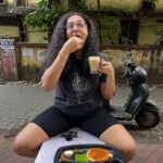 Parvathy Instagram - ‘Ente idli njan tharoolaaaaa’ Mean Joey bheegaran for you! Photo dump of a morning done right ! Early morning run and breakfast at @mysore_raman_idli with @bheegaran Swipe to see his smug happiness over getting butter podi idli vs my humble ghee podi idli! Then of course we rounded it off with a ghee roast! 🥳🥳🥳