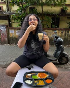 Parvathy Instagram - ‘Ente idli njan tharoolaaaaa’
Mean Joey bheegaran for you! 
Photo dump of a morning done right !

Early morning run and breakfast at @mysore_raman_idli with @bheegaran 

Swipe to see his smug happiness over getting butter podi idli vs my humble ghee podi idli! Then of course we rounded it off with a ghee roast! 🥳🥳🥳