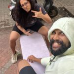 Parvathy Instagram - ‘Ente idli njan tharoolaaaaa’ Mean Joey bheegaran for you! Photo dump of a morning done right ! Early morning run and breakfast at @mysore_raman_idli with @bheegaran Swipe to see his smug happiness over getting butter podi idli vs my humble ghee podi idli! Then of course we rounded it off with a ghee roast! 🥳🥳🥳