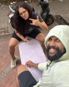 Parvathy Instagram - ‘Ente idli njan tharoolaaaaa’
Mean Joey bheegaran for you! 
Photo dump of a morning done right !

Early morning run and breakfast at @mysore_raman_idli with @bheegaran 

Swipe to see his smug happiness over getting butter podi idli vs my humble ghee podi idli! Then of course we rounded it off with a ghee roast! 🥳🥳🥳