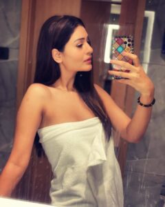 Payal Rajput Instagram - Hola! 📱