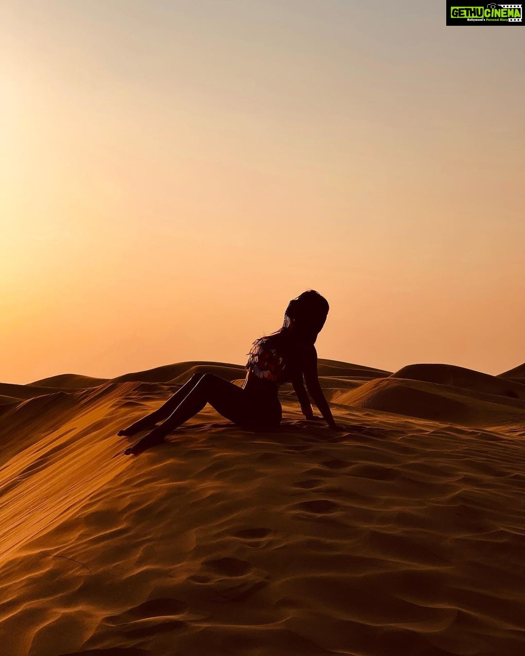 Pooja Bhalekar Instagram - Colour-soaked Skies 🌅🏜 ✨PARADISE✨ . . . . . . . #sunset #photography #photooftheday #goldenhour #beauty #nature #desert #bohemian #love #fyp #foryou #explore #silhouette #curves #creative #artist #actress #instalike #instadaily #instagood #poojabhalekar #dubai #visitdubai #digitalnomad Dubai UAE
